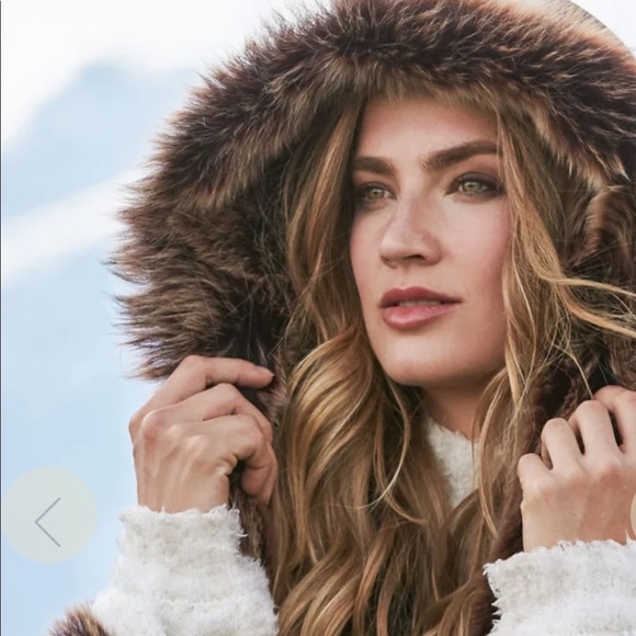 Jacket size small only wore twice - Picture 5 of 9